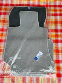 oryginalne-dywaniki-welurowe-mercedes-benz-w212-s212-e63-cls-x218-c218-amg