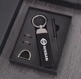 nissan-brelok-breloczek-smycz-zawieszka-do-kluczy-prezent-pudelko
