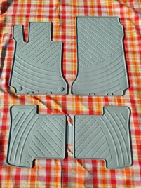 oryginalne-dywaniki-gumowe-mercedes-benz-w204-s204