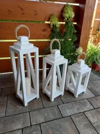 lampiony-drewniane-3-sztuki-55-45-35-bial-lantern-lampion