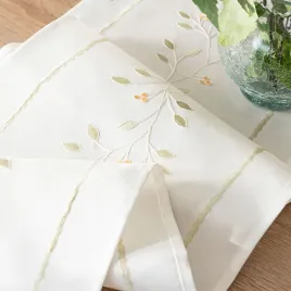 bieznik-bialy-na-stol-38x160-cm-elegancki-obrus-haftowany-delikatny-wzor
