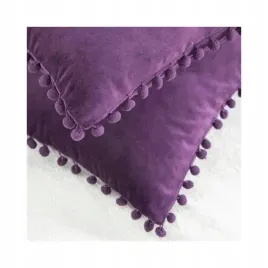 fioletowa-poszewka-welur-z-pomponami-40x40cm-dekoracyjna-na-poduszke-boho