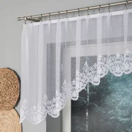 biala-firanka-zakardowa-80x300-cm-podkroj-luk-ozdobne-wykonczenie-dol