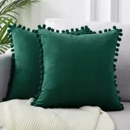 stylowa-poszewka-welur-pomponiki-butelkowa-zielen-40x40-boho-ozdoba-wnetrza