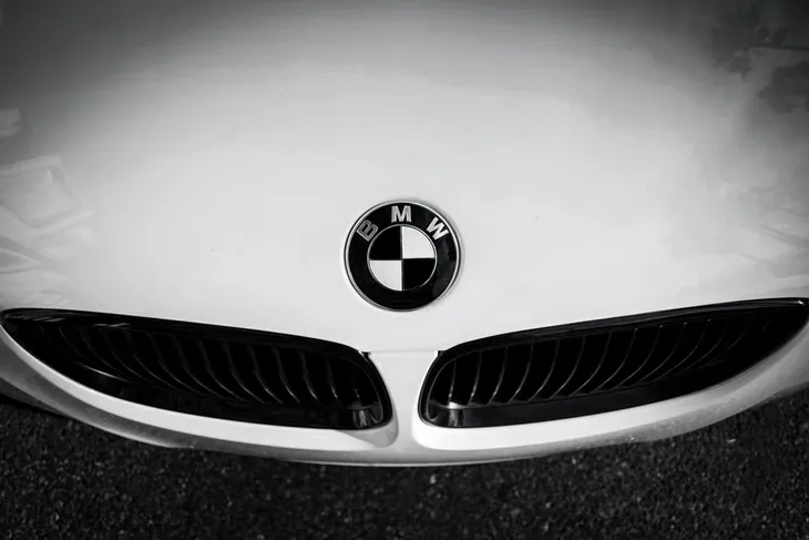 logo-znaczek-emblemat-bmw-82mm-e87-e81-e46-e60-e61-e90-e91-e36-e84-x3-e83-stan-nowy-jakosc-czesci-zgodnie-z-gvo-p-zamiennik-o-jakosci-porownywalnej-do-oryginalu
