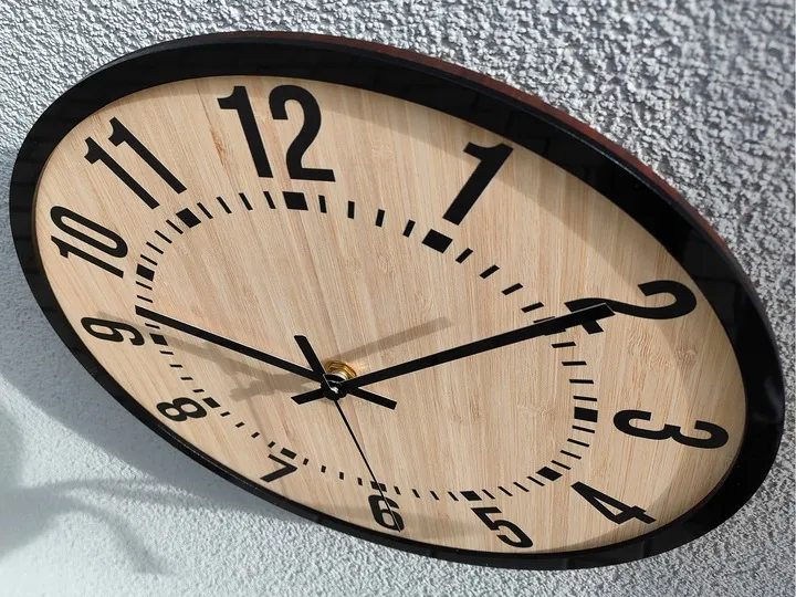 zegar-scienny-bruno-cichy-czytelny-bambus-loft-stan-nowy