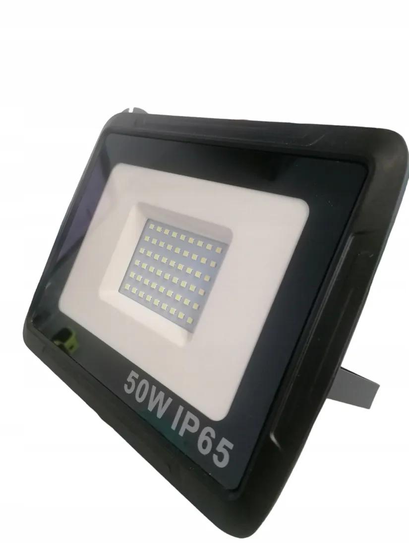 halogen-bialy-zimny-4750-lm-50-w