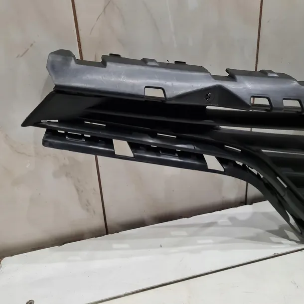 renault-captur-13-19-atrapa-grill-producent-czesci-renault-oe