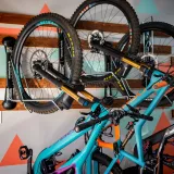wieszak-scienny-na-rower-steadyrack-classic-mtb-rack-plec-produkt-uniseks
