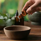 olejek-z-drzewa-herbacianego-tea-tree-oil-antybakteryjny-na-grzybice-rodzaj-drzewo-herbaciane