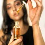 kropelki-samoopalajace-do-twarzy-medium-dark-dodaj-do-ulubionego-marka-inna-marka