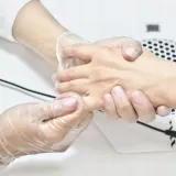 serum-do-suchej-skory-przeciwstarzeniowe-do-dloni-farmona-slow-age-producent-wyrobu-medycznego-producent