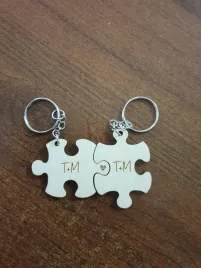 brelok-do-kluczy-prezent-na-walentynki-breloczki-z-grawerem-dla-pary-puzzle