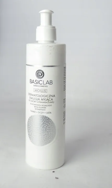 basiclab-dermatologiczna-emulsja-myjaca-do-skory-ultrawrazliwej-300-ml