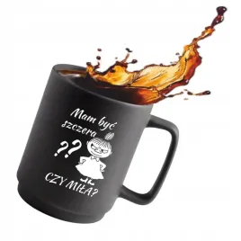 czarny-kubek-z-wlasnym-nadrukiem-grawerem-do-kawy-herbaty-na-prezent