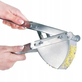 praska-do-ziemniakow-do-przeciskania-ugniatania-na-puree-kluski-mocna