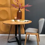 okragly-stol-drewniany-loop-110-cm-lity-dab-kolor-mebla-czarny-dab-naturalny