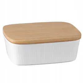 maselniczka-porcelanowa-ryflowana-ronnie-ribs-biala-z-bambusowa