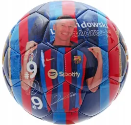 oryginalna-pilka-nozna-fc-barcelona-r5-lewandowski-do-nogi-na-trawe