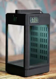 terrarium-dla-skakuna-modliszki-pajaka-oswietlenie-higrometr