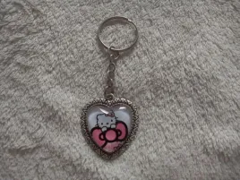 brelok-breloczek-serce-hello-kitty