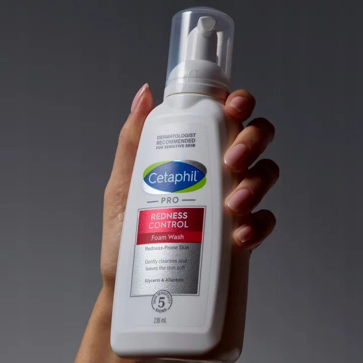 cetaphil-pro-redness-control-pianka-do-mycia