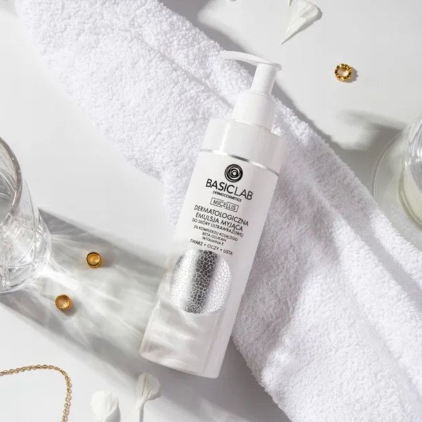basiclab-dermatologiczna-emulsja-myjaca-do-skory-ultrawrazliwej-300-ml-marka-basiclab-dermocosmetics