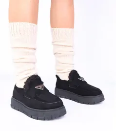 czarne-mokasyny-na-platformie-ocieplane-futerkiem-kirby