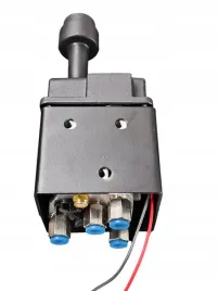 sterownik-wywrotu-z-pto-dzwignia-kipra-joystick-manetka-z-lampka