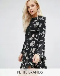 glamorous-sukienka-w-kwiaty-ze-zdobionym-dekoltem