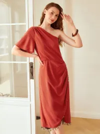 sukienka-lniana-midi-z-fredzlami-boho-na-jedno-ramie-rdzawy-motf-l-40