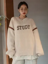 sweterek-dzianinowy-pullover-z-napisem-bezowy-s