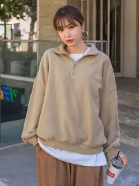 bluza-damska-polarowa-ze-stojka-z-rozpinanym-dekoltem-khaki-dazy-xxs-32