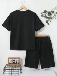 komplet-chlopiecy-t-shirt-ze-sloganem-spodenki-casual-shein-160