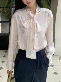 bluzka-boho-w-kwiaty-transparentna-z-wiazany-dekoltem-bezowa-casual-dazy-m