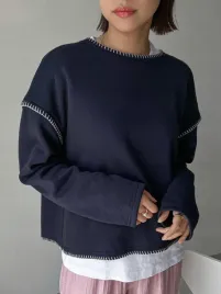 bluza-oversize-z-kontrastowym-szwem-obnizone-ramiona-granatowa-friful-s-36