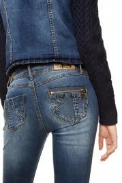 jeansy-rurki-z-haftami-granatowe-24-desigual