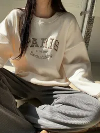 bluza-oversize-ocieplana-z-obnizonymi-ramionami-haftowany-slogan-dazy-s