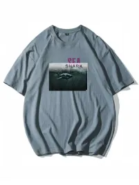 t-shirt-meski-niebieski-z-nadrukiem-rekin-m