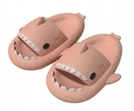 grube-klapki-na-basen-rekiny-antyposlizgowe-kapcie-shark-rozowe-34-35