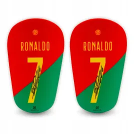 ochraniacze-pilkarskie-male-przylegajace-lekkie-r-s-10x6cm-cr7