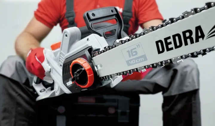 pilarka-elektryczna-pila-lancuchowa-do-drewna-2400w-16-40cm-sds-dedra