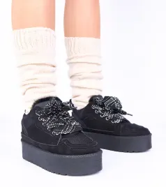 czarne-sneakersy-na-platformie-z-ozdobna-sznurowka-sesuna
