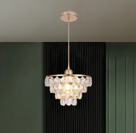 zlota-lampa-z-krysztalowym-wykonczeniem