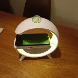 lampa-led-rgb-z-ladowarka-glosnikiem-projektorem-i-funkcjami-dodatkowymi