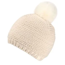 czapka-damska-regatta-lorelai-zimowa-z-pomponem-bezowa