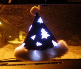 czapeczka-czapka-stroik-choinka-samochodowa-swiecaca-led-samochod-auto-bus