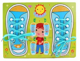 drewniane-buty-nauka-wiazania-sznurowek