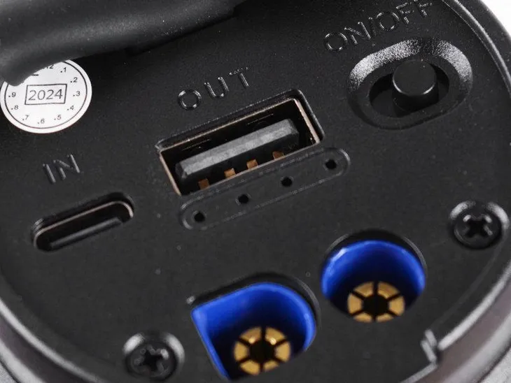 xari-js30-jump-starter-4w1-model-xari-js30