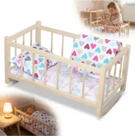 kolyska-drewniana-dla-lalek-naturalna-z-materacem-i-posciela-w-duze-serca